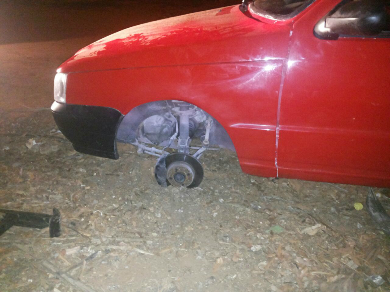 Polícia Militar averigua na madrugada suposto furto em veículos Polícia Militar averigua na madrugada suposto furto em veículos