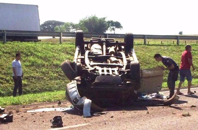 Empresário três-lagoense de 62 anos capota caminhonete em rodovia
