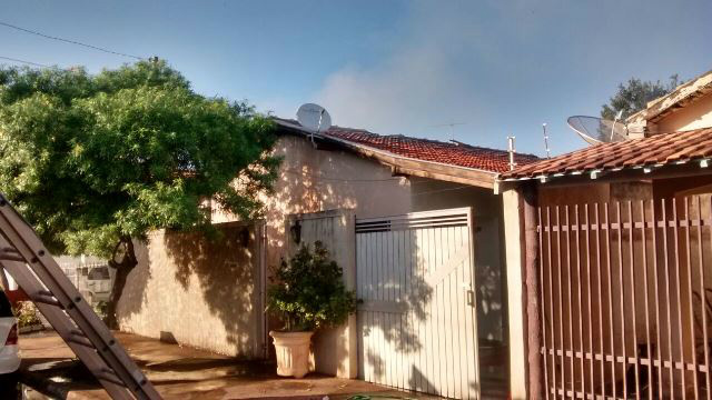 Em menos de 15 horas, residência no bairro Colinos é incendiada 