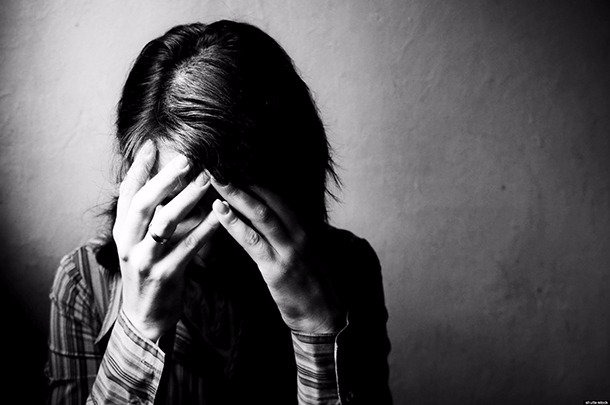 Mulher espancada por marido e filho solicita medida protetiva de urgência