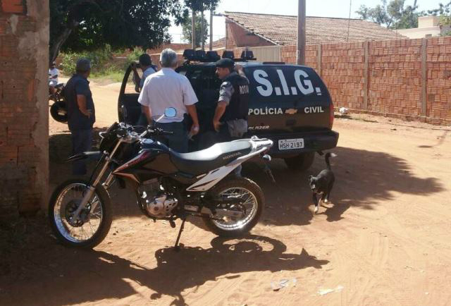 Motociclista consegue escapar de cerco policial feito no São João Motociclista consegue escapar de cerco policial feito no São João