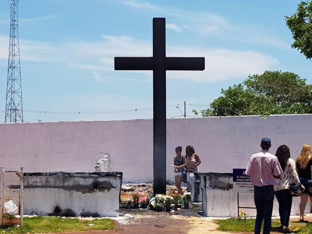 Dia dos Finados reúne cerca de 30 mil pessoas no Cemitério Municipal Santo Antônio Dia dos Finados reúne cerca de 30 mil pessoas no Cemitério Municipal Santo Antônio