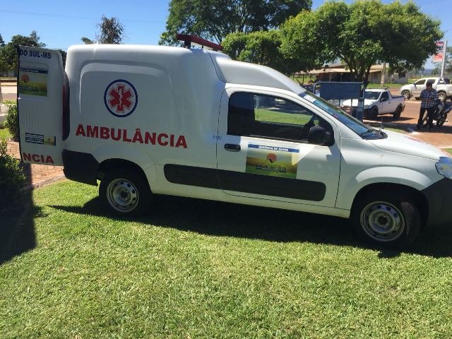 Deputado Eduardo Rocha entrega ambulância para prefeitura de Novo Horizonte do Sul