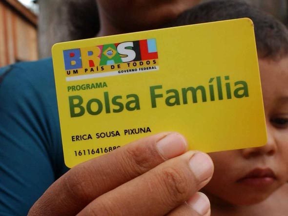 Bolsa Família terá aumento real até março ou abril, diz ministro