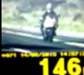 Radares flagram motos e carros acima da velocidade permitida Radares flagram motos e carros acima da velocidade permitida