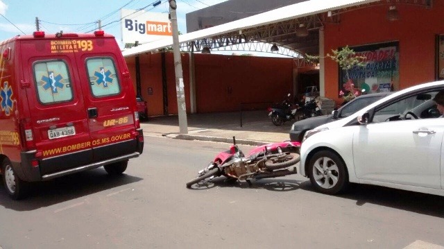 Acidente envolvendo viatura do bombeiro interdita parte da Avenida Filinto Muller Acidente envolvendo viatura do bombeiro interdita parte da Avenida Filinto Muller