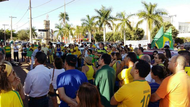 Ao contrário de todo o Brasil, três-lagoenses não comparecem em manifestação Ao contrário de todo o Brasil, três-lagoenses não comparecem em manifestação