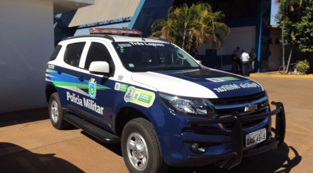 Câmeras de vigilância flagram homem cometendo furtos consecutivos em supermercado 
