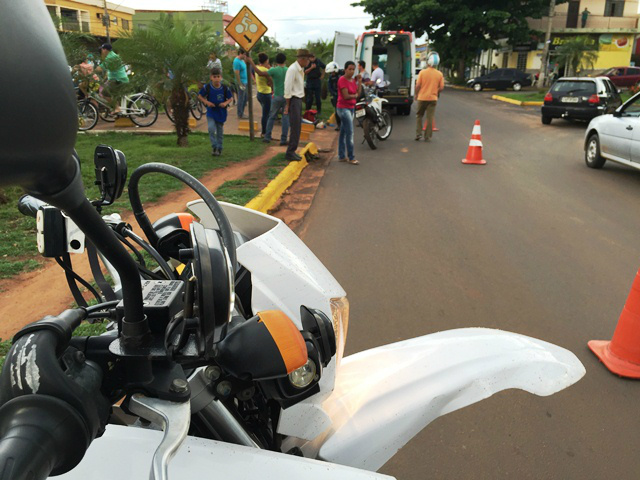 Carro bate em idoso e causa fratura; SAMU foi chamado para o resgate 