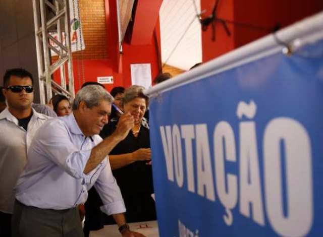 Convenção do PMDB reúne históricos e reforça nome de Puccinelli para 2018