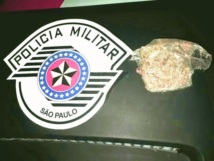 Homem de 21 anos é preso com droga na cueca