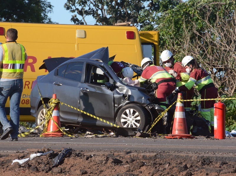 Identificada mulher que morreu em  colisão frontal com carreta na BR-163