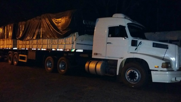 Carreta com cigarros do Paraguai é abandonada no Posto Fiscal de Jupiá Carreta com cigarros do Paraguai é abandonada no Posto Fiscal de Jupiá