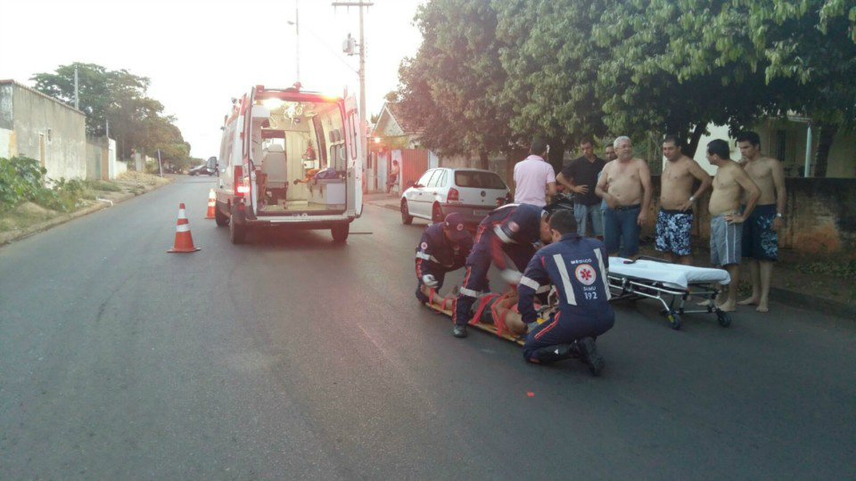 Motociclista em XTZ sofre acidente neste domingo e é socorrido pelo SAMU Motociclista em XTZ sofre acidente neste domingo e é socorrido pelo SAMU