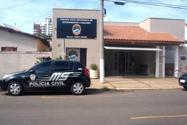 Homem espanca mulher com cabo de vassoura e acaba preso Homem espanca mulher com cabo de vassoura e acaba preso