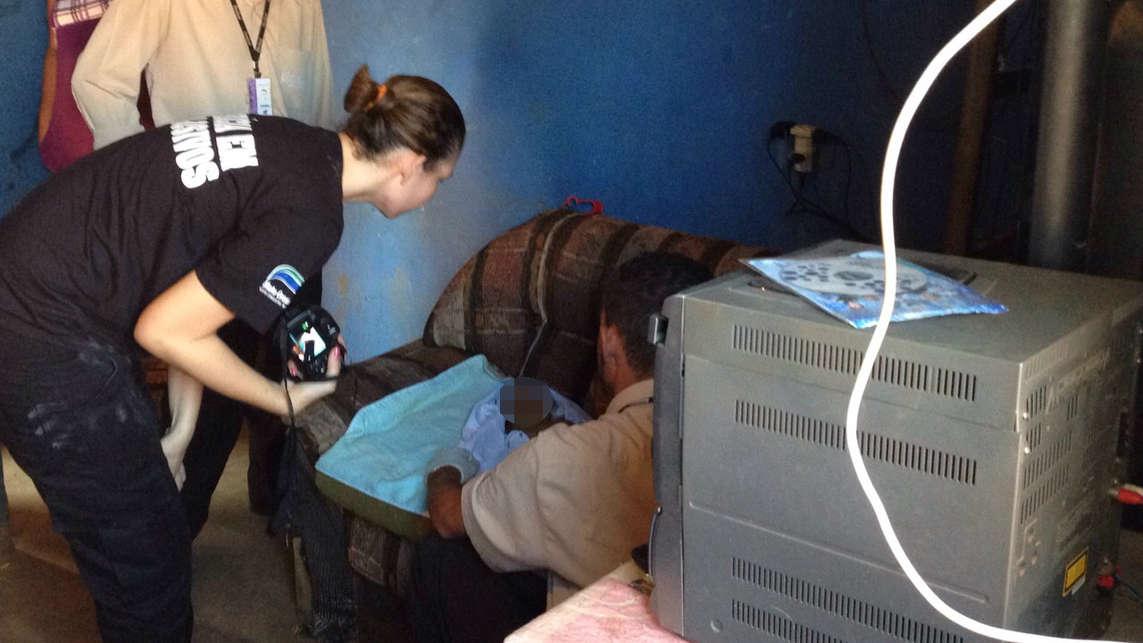 Mãe encontra filha de 30 dias morta com sangramento na boca no Vila Verde Mãe encontra filha de 30 dias morta com sangramento na boca no Vila Verde