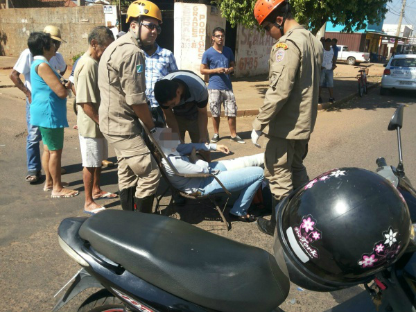 Colisão entre duas motos deixa uma pessoa ferida 