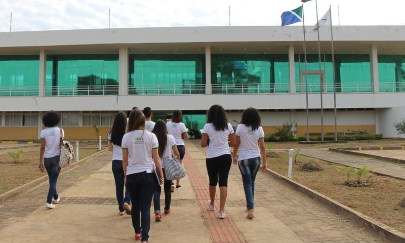 Ano letivo para mais de cinco mil estudantes começa nesta segunda-feira Ano letivo para mais de cinco mil estudantes começa nesta segunda-feira