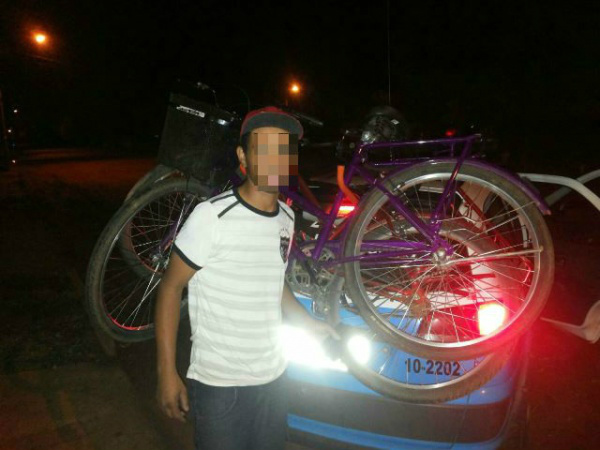 Polícia aborda indivíduos em atitude suspeita e recupera bicicletas furtadas