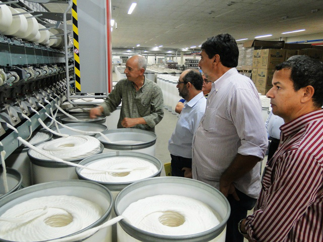 Vereadores vistoriam fábricas que solicitaram cessão de área para ampliação Vereadores vistoriam fábricas que solicitaram cessão de área para ampliação