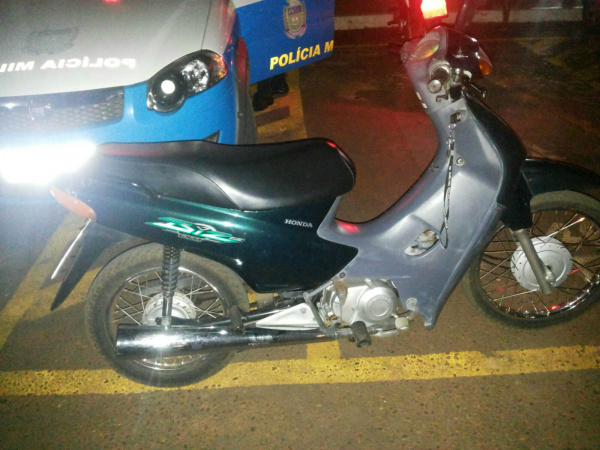 Criança é flagrada dirigindo moto em residencial de Três Lagoas 