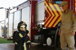 Criança realiza sonho e conhece o quartel do Corpo de Bombeiros de Três Lagoas Criança realiza sonho e conhece o quartel do Corpo de Bombeiros de Três Lagoas