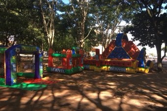Enquanto brinquedos estão em reforma, SEJUVEL colocará parquinho inflável no Bosque da Lagoa Maior