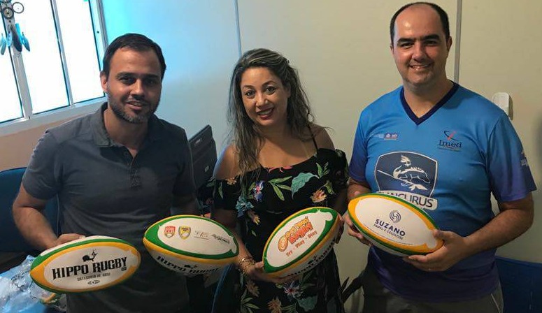 Guaicurus Rugby entrega 60 bolas de Rugby para secretaria de Educação e Cultura