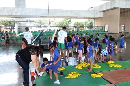 Crianças da Rede Municipal de Ensino participam de Colônia de Férias promovida pelo CRE-TL Crianças da Rede Municipal de Ensino participam de Colônia de Férias promovida pelo CRE-TL
