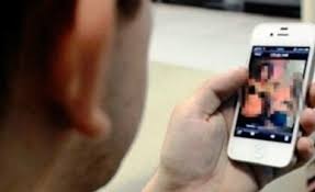 Ex ameaça divulgar na internet fotos íntimas de mulher Ex ameaça divulgar na internet fotos íntimas de mulher