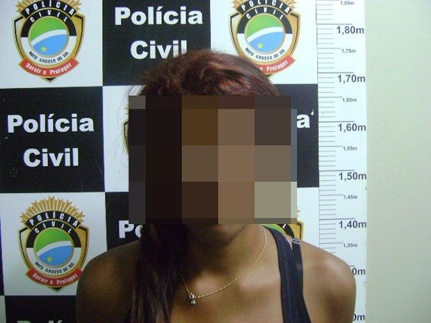 Jovem de 18 anos é presa sob acusação de tráfico de drogas Jovem de 18 anos é presa sob acusação de tráfico de drogas