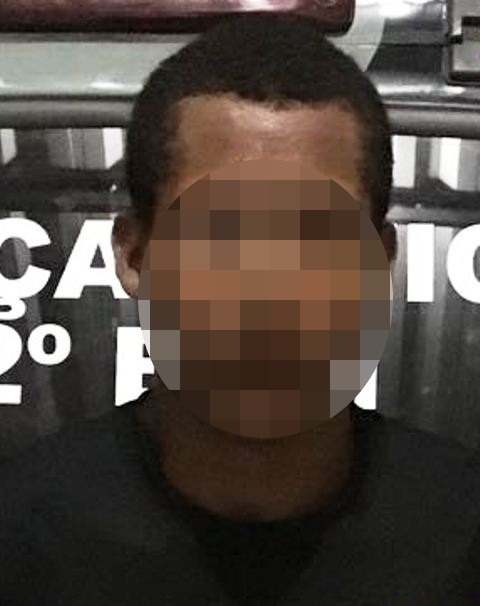 Policial à paisana prende ladrão que tentava invadir residência no Santa Terezinha Policial à paisana prende ladrão que tentava invadir residência no Santa Terezinha