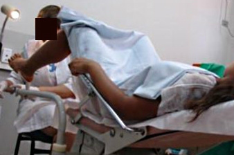 Mulher põe cola na vagina para enganar o noivo Mulher põe cola na vagina para enganar o noivo