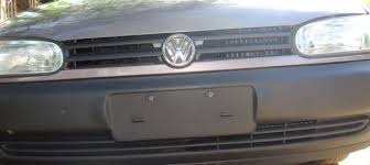 Na cidade dos furtos, até placa de carro é levada por ladrão Na cidade dos furtos, até placa de carro é levada por ladrão