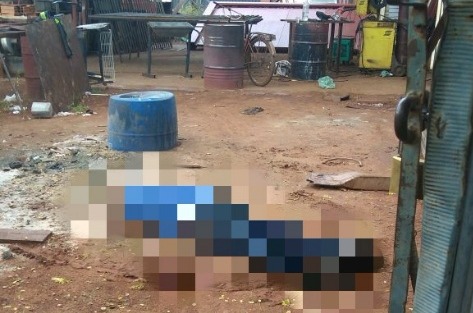 Familiares encontraram corpo de homem em serralheria no bairro Vila Alegre Familiares encontraram corpo de homem em serralheria no bairro Vila Alegre