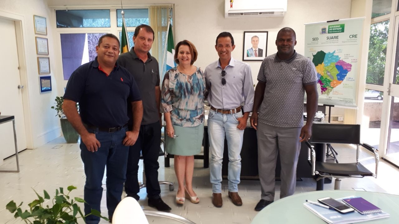 Vereadores de Inocência se reúnem com secretária de Educação, após intermédio de Eduardo Rocha Vereadores de Inocência se reúnem com secretária de Educação, após intermédio de Eduardo Rocha