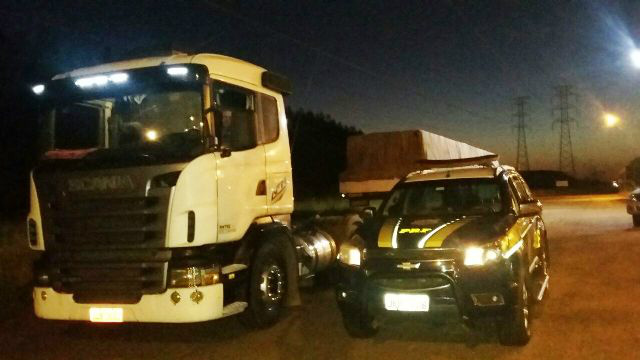 Scania com queixa de furto é recuperada pela PRF no Km 21 da BR-262