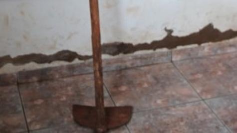 Enxada é usada em briga de irmãos no bairro Vila Nova