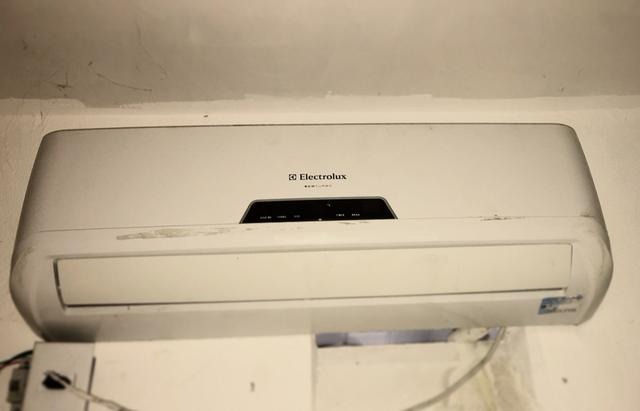 Testemunha flagra ladrão que levava peças de ar condicionado 