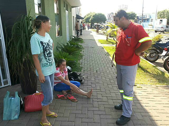Sogra e nora sofrem acidente de motocicleta no centro da cidade