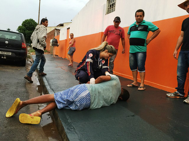 Homem dado como morto é resgatado pelo SAMU no bairro Jardim Dourado Homem dado como morto é resgatado pelo SAMU no bairro Jardim Dourado