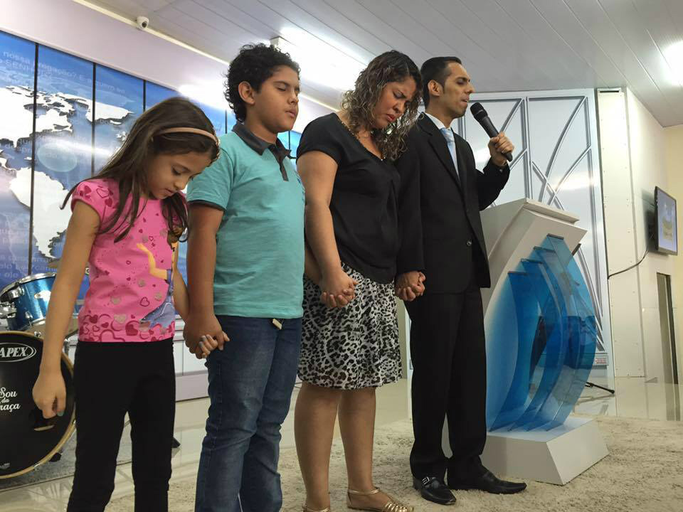 Pastor e filhos morrem carbonizados em acidente na BR-262 Pastor e filhos morrem carbonizados em acidente na BR-262