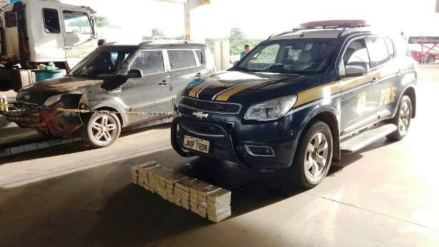 Acidente de trânsito resulta em apreensão de cocaína 