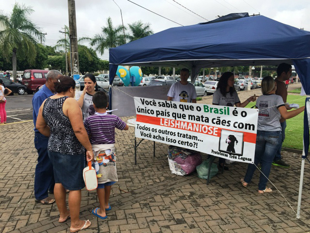 Protetoras Três Lagoas realizam Pedágio Solidário na Praça Ramez Tebet Protetoras Três Lagoas realizam Pedágio Solidário na Praça Ramez Tebet