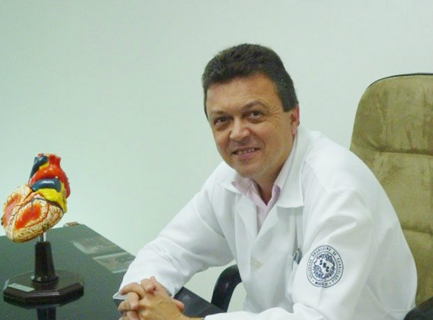 Médico cardiologista será sepultado às 10h30min no cemitério municipal de Três Lagoas Médico cardiologista será sepultado às 10h30min no cemitério municipal de Três Lagoas
