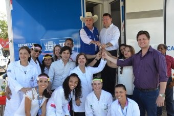Prefeitura de Três Lagoas recebe trailer odontológico doado pela Fibria