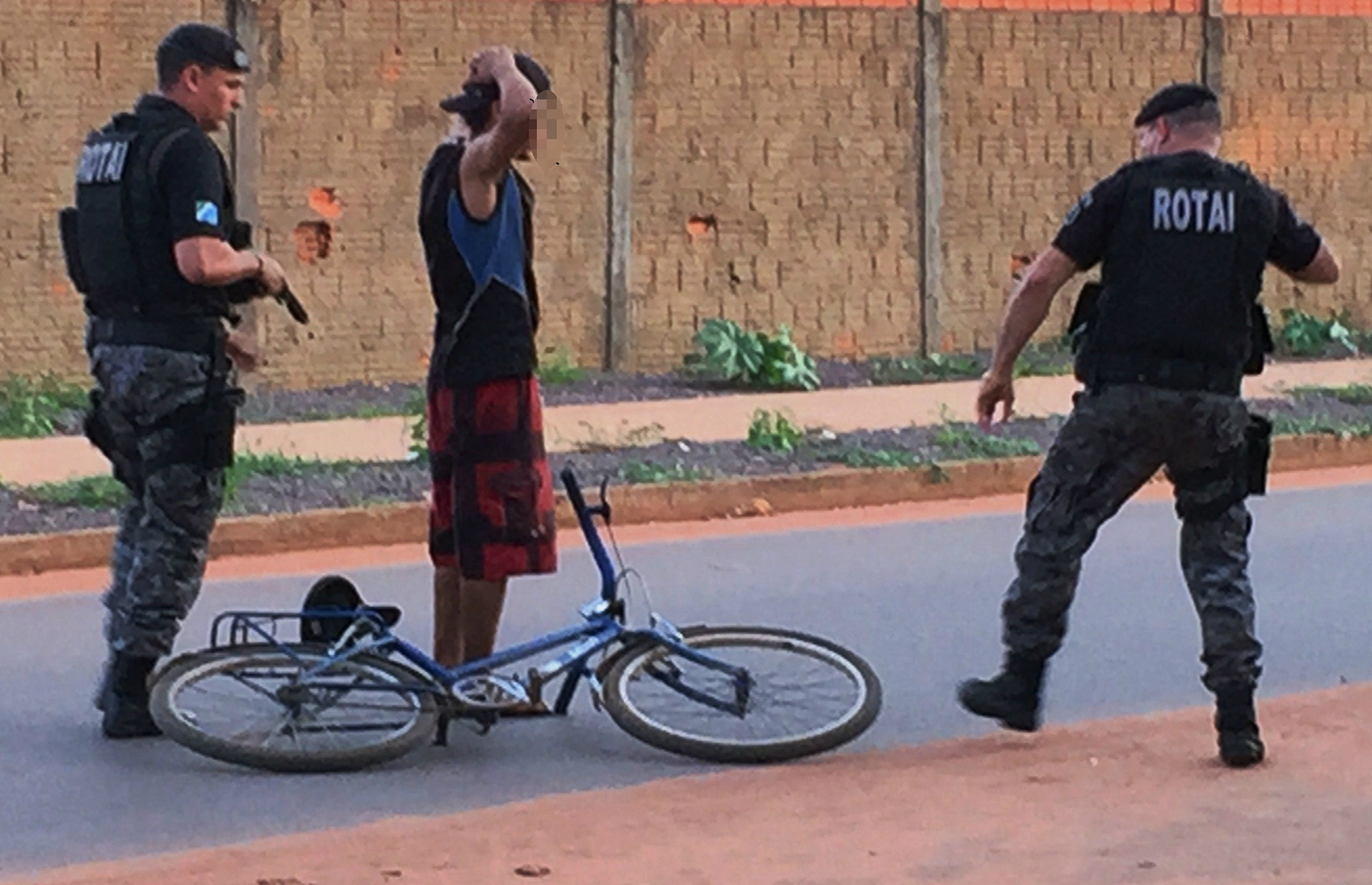 Ao dar uma de “curioso”, jovem é preso pela ROTAI