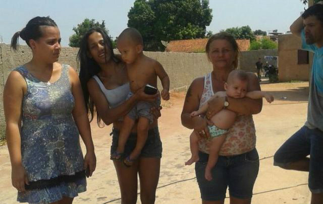 Casas no bairro Santa Rita serão demolidas nesta terça-feira; moradores estão desesperados Casas no bairro Santa Rita serão demolidas nesta terça-feira; moradores estão desesperados