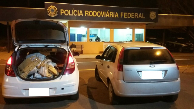 PRF de Três Lagoas prende cinco integrantes de organização criminosa e intercepta 290 kg de maconha PRF de Três Lagoas prende cinco integrantes de organização criminosa e intercepta 290 kg de maconha