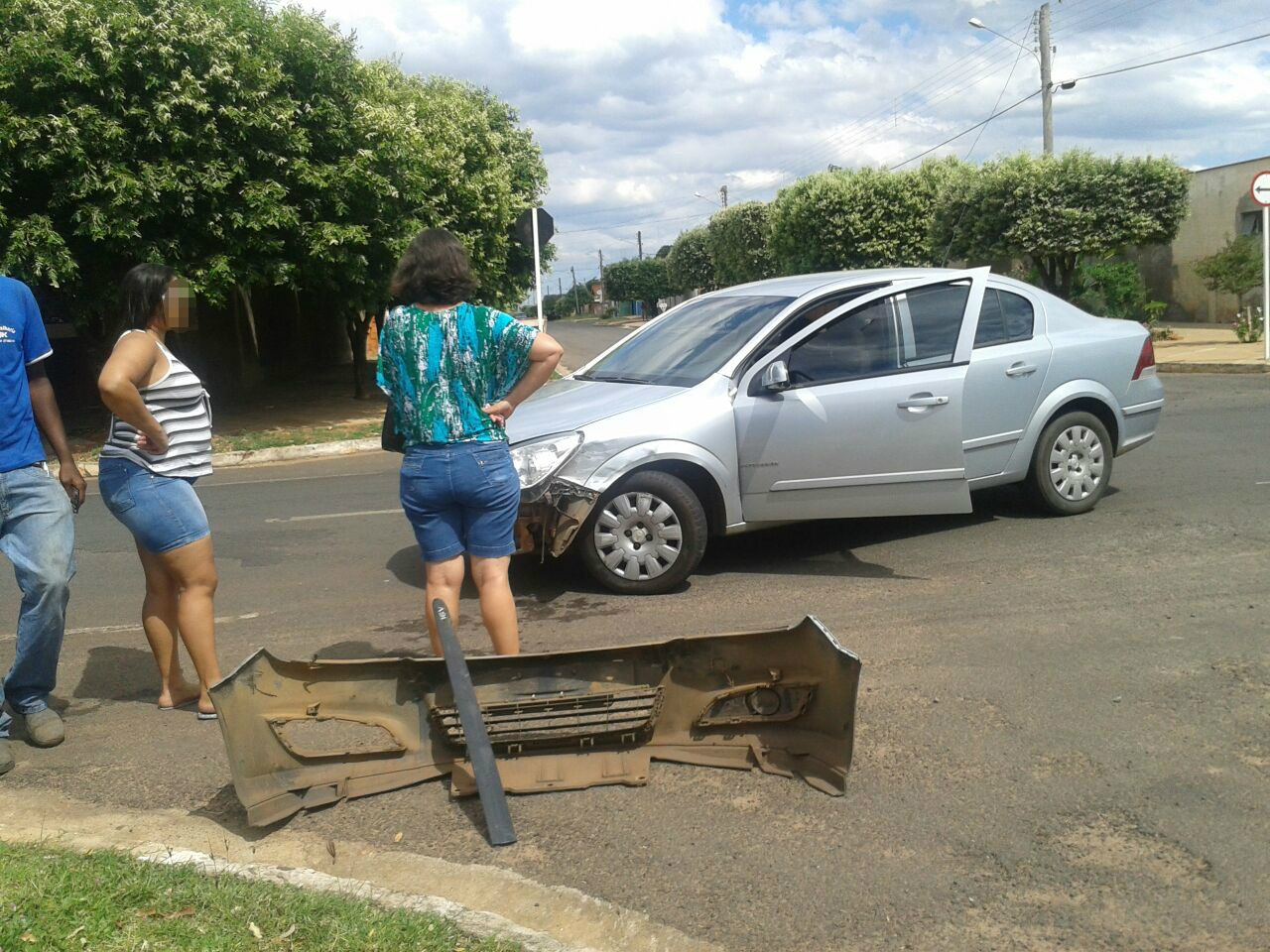 Motorista sem CNH se envolve em acidente no Vila Nova 